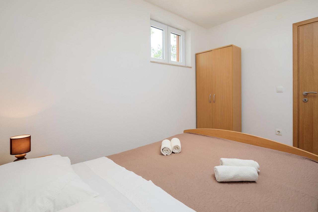 Pavao Apartments Vrboska Ngoại thất bức ảnh